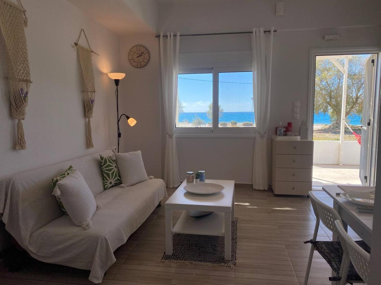 Zen Seaside Apartment Каламаки Экстерьер фото