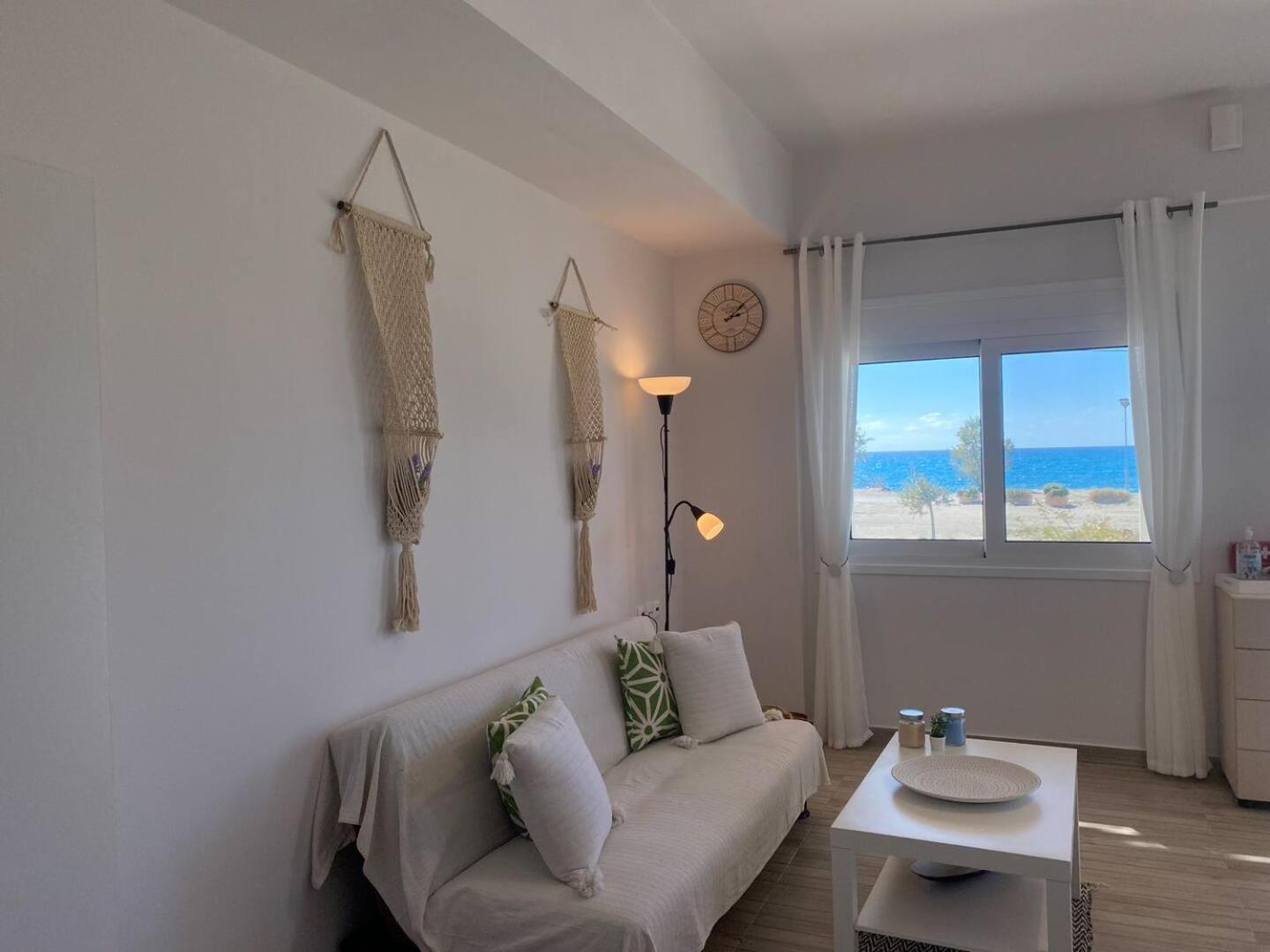 Zen Seaside Apartment Каламаки Экстерьер фото