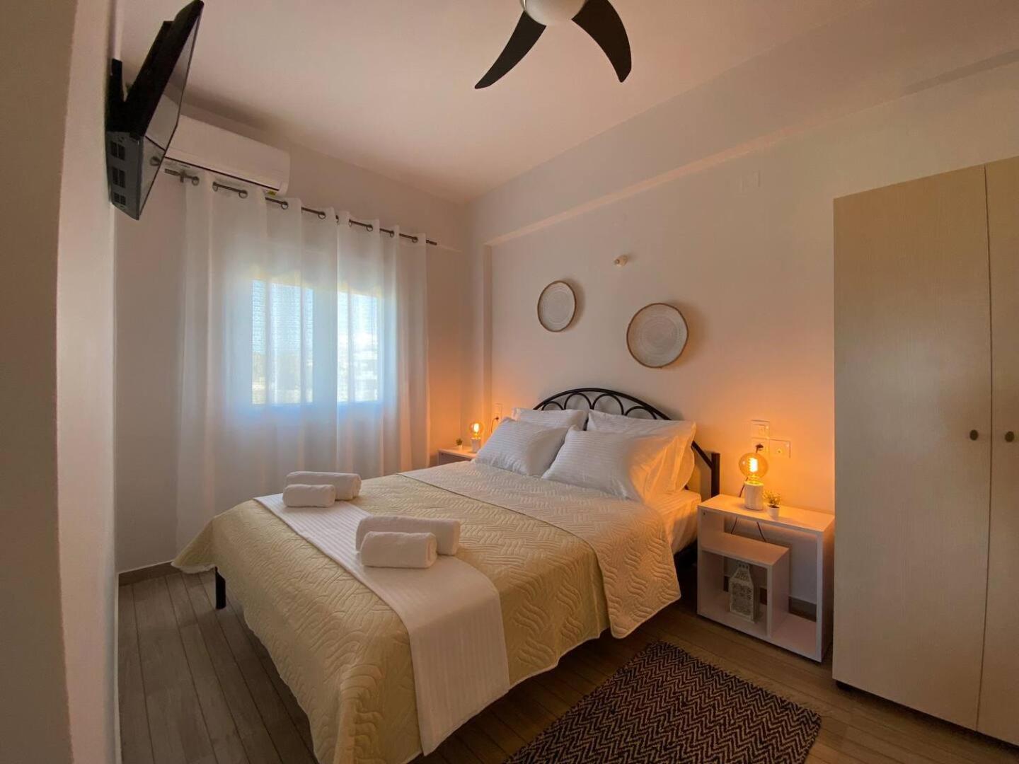 Zen Seaside Apartment Каламаки Экстерьер фото