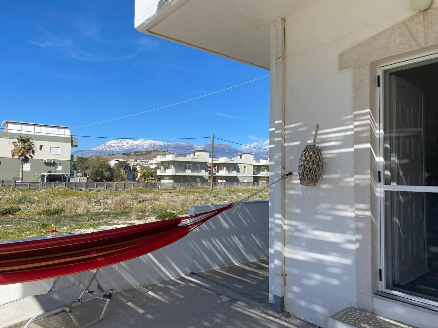 Zen Seaside Apartment Каламаки Экстерьер фото